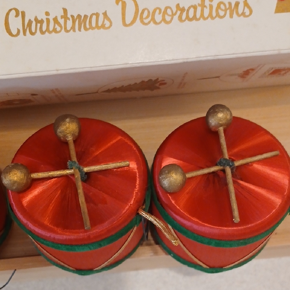 Vintage Christmas Drum Ornaments - Picture 5 of 15